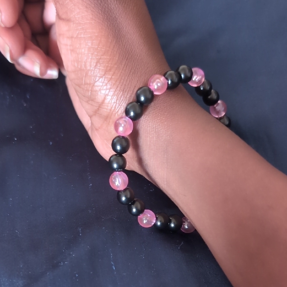 Elegant Pink and Black handmade Beaded Bracelet - Picture 3 of 5